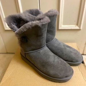 UGG Bailey Button II